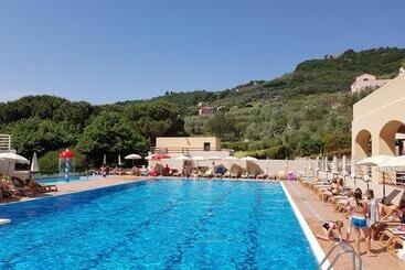 اقامتگاه Il Villaggio Di Giuele