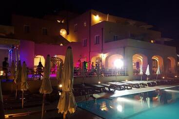 اقامتگاه Il Villaggio Di Giuele