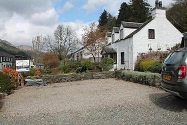 تختخواب و صبحانه Rowantree Cottage