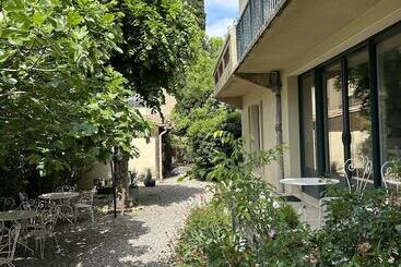 تختخواب و صبحانه La Villa Carcassonne