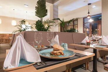 Отель Be Live Experience Marrakech Palmeraie All Inclusive