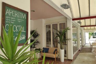 هتل Villa Mirella