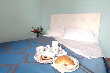 هتل Villa Mirella