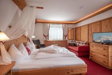 هتل Wellnessresort Seiwald Superior