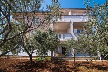 تختخواب و صبحانه Villa Ana