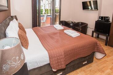 تختخواب و صبحانه Breakfast & Bed Anita
