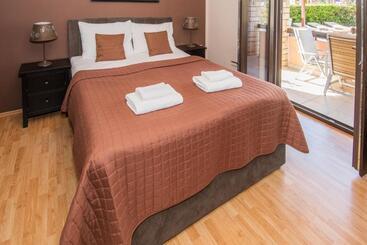 تختخواب و صبحانه Breakfast & Bed Anita