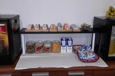 تختخواب و صبحانه Riva Rooms