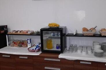 تختخواب و صبحانه Riva Rooms