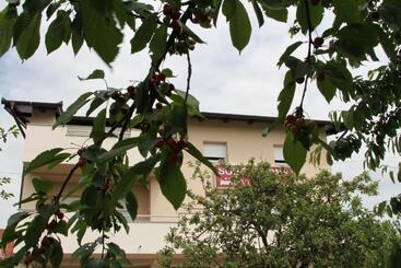 تختخواب و صبحانه Rooms Villa Aria