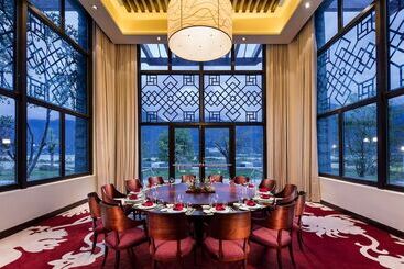 Hilton Linzhi Resort