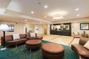 Отель Candlewood Suites Lenexa   Overland Park Area By Ihg
