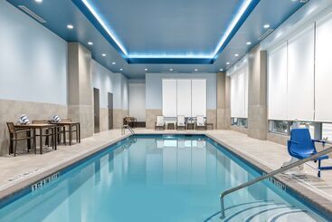 هتل Embassy Suites By Hilton College Station, Tx