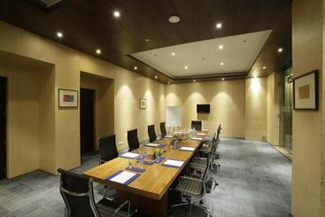 هتل Golden Tulip Suites Gurgaon
