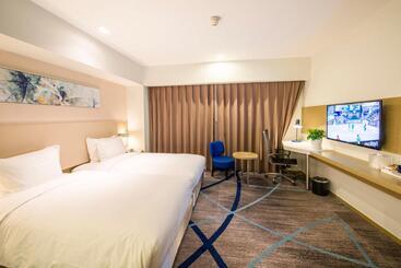 هتل Holiday Inn Express Chengde Downtown, An Ihg