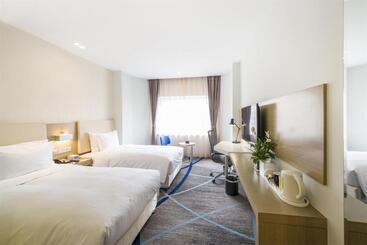 هتل Holiday Inn Express Chengde Downtown, An Ihg