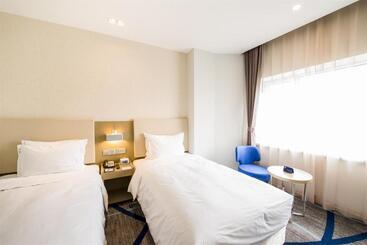 هتل Holiday Inn Express Chengde Downtown, An Ihg