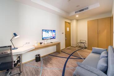 هتل Holiday Inn Express Chengde Downtown, An Ihg