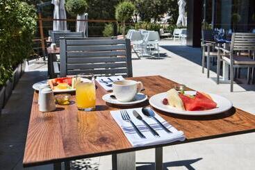 Marvie Hotel & Health