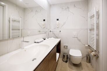 Marvie Hotel & Health