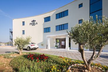 هتل Perla