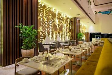 هتل The Reef 28