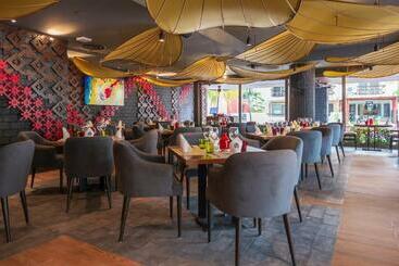 هتل The Reef 28