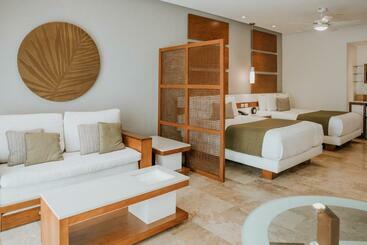 هتل The Reef 28