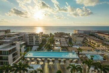 هتل The Reef 28