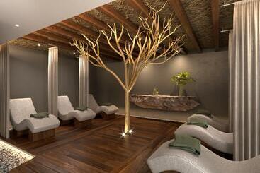 هتل The Reef 28