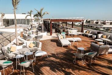 هتل The Reef 28