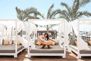 هتل The Reef 28