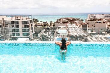 هتل The Reef 28