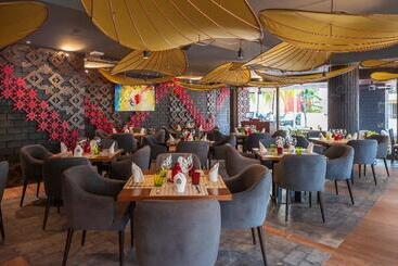 هتل The Reef 28