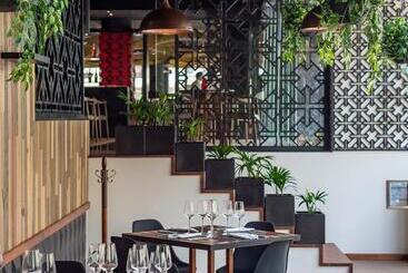 هتل The Reef 28