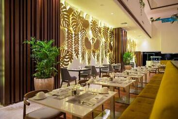هتل The Reef 28