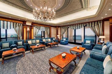 هتل The Ritz Carlton Jeddah