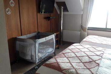 هاستل Hostal Möller