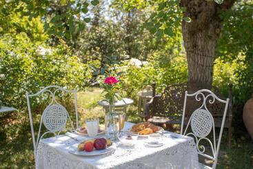 تختخواب و صبحانه Locanda Antico Casale Cesenatico