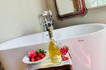 تختخواب و صبحانه Locanda Antico Casale Cesenatico