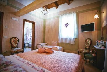 تختخواب و صبحانه Locanda Antico Casale Cesenatico