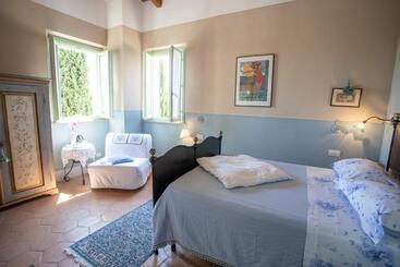 تختخواب و صبحانه Locanda Antico Casale Cesenatico