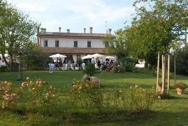 تختخواب و صبحانه Locanda Antico Casale Cesenatico