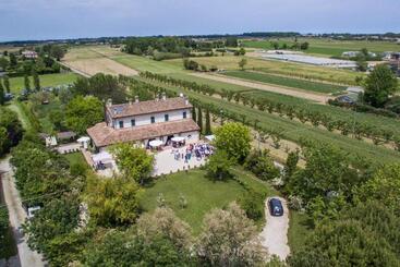 تختخواب و صبحانه Locanda Antico Casale Cesenatico
