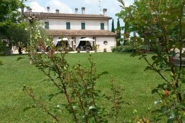 تختخواب و صبحانه Locanda Antico Casale Cesenatico