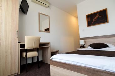 تختخواب و صبحانه Rooms Barba Niko Near Zagreb Airport