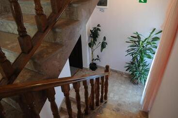 تختخواب و صبحانه Rooms Stella