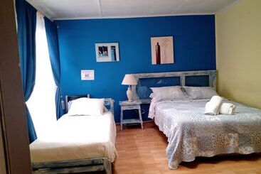 تختخواب و صبحانه Samarce House