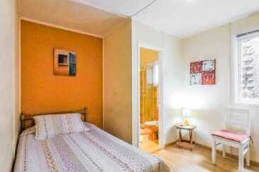 تختخواب و صبحانه Samarce House