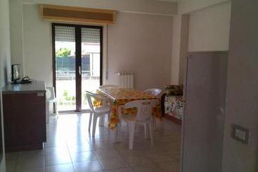هتل Aquamarine Residence